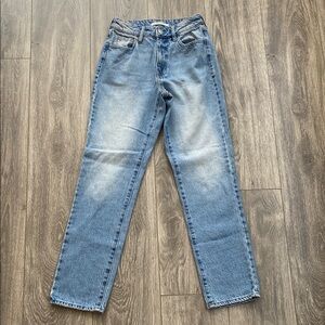 PacSun - High Rise Light Wash Mom Jeans - Size 23